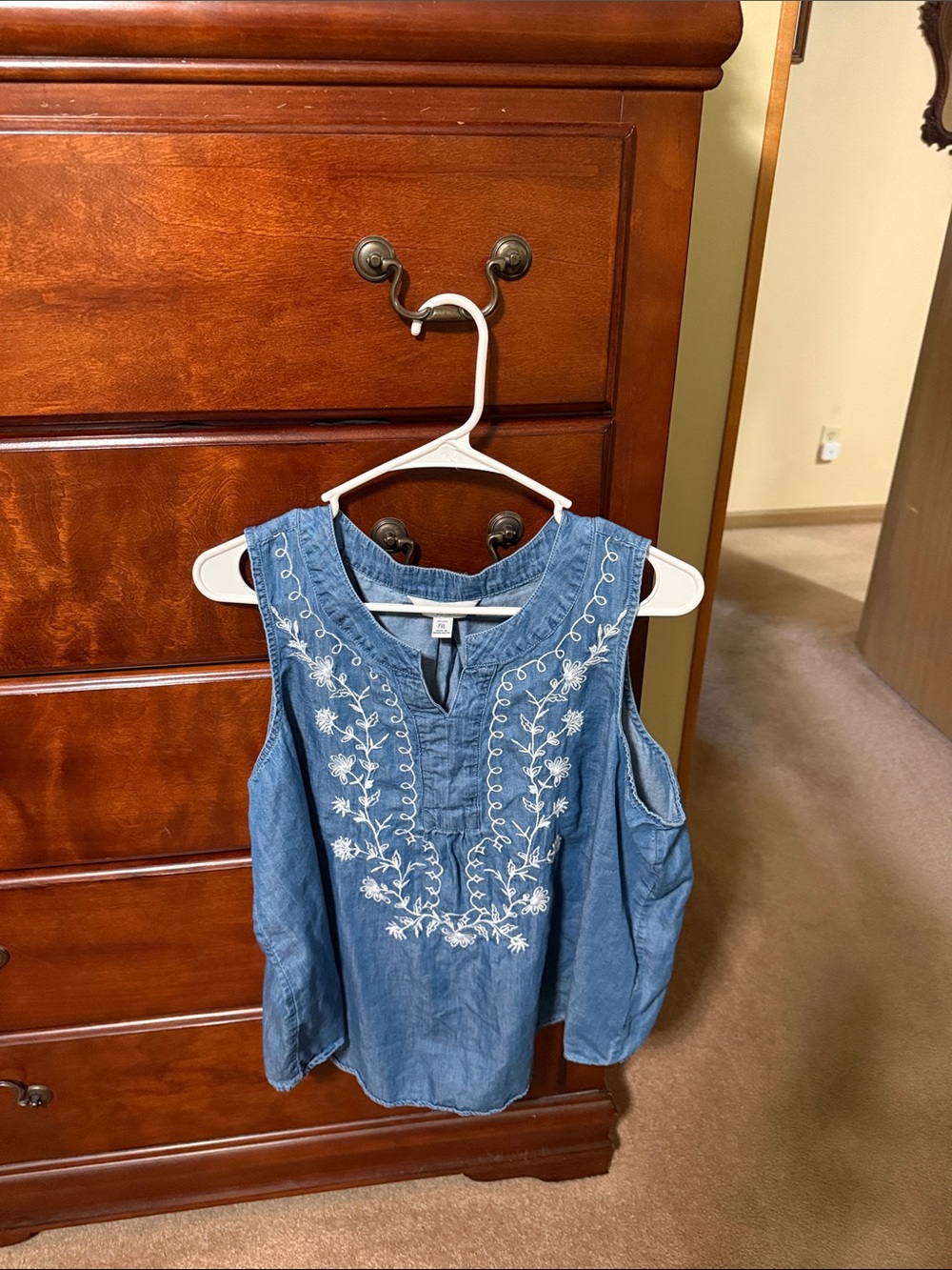 Croft & Barrow Blue Embroidered Sleeveless Top